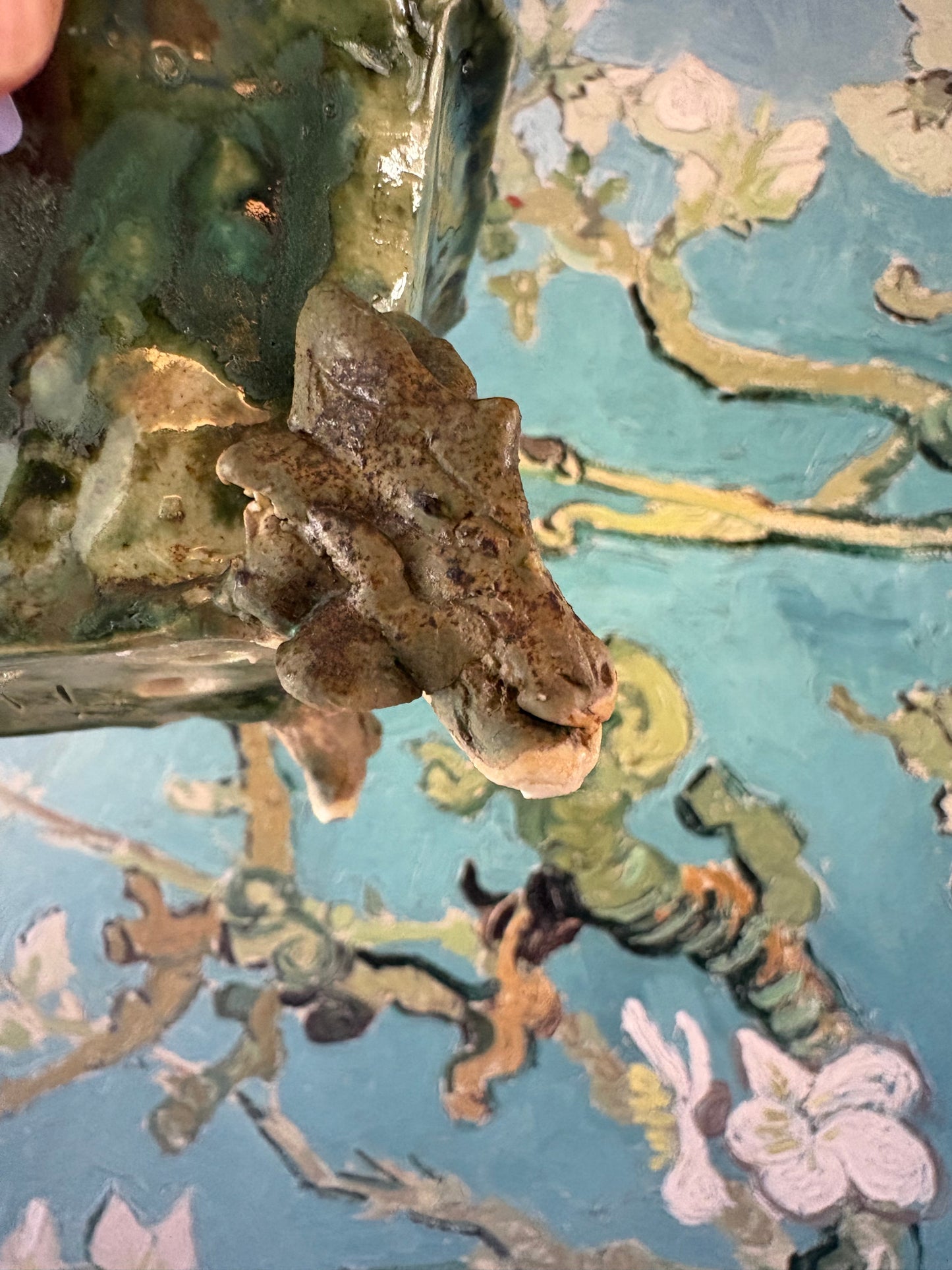 Dragon feet pot