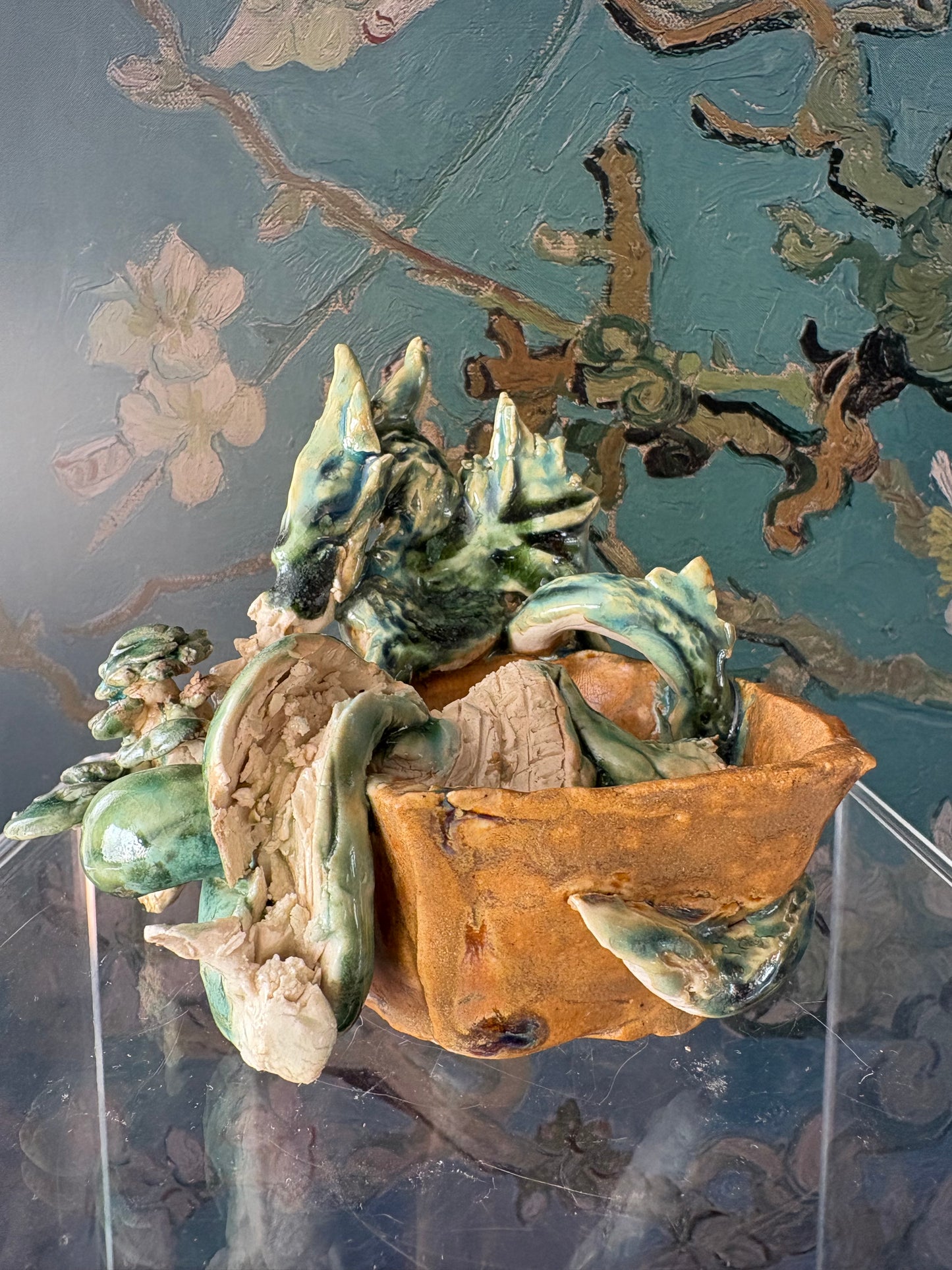 Dragon pot decor