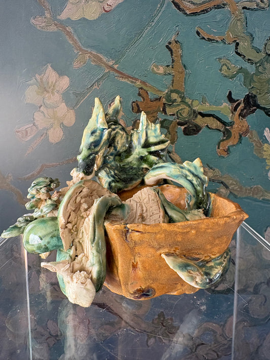 Dragon pot decor