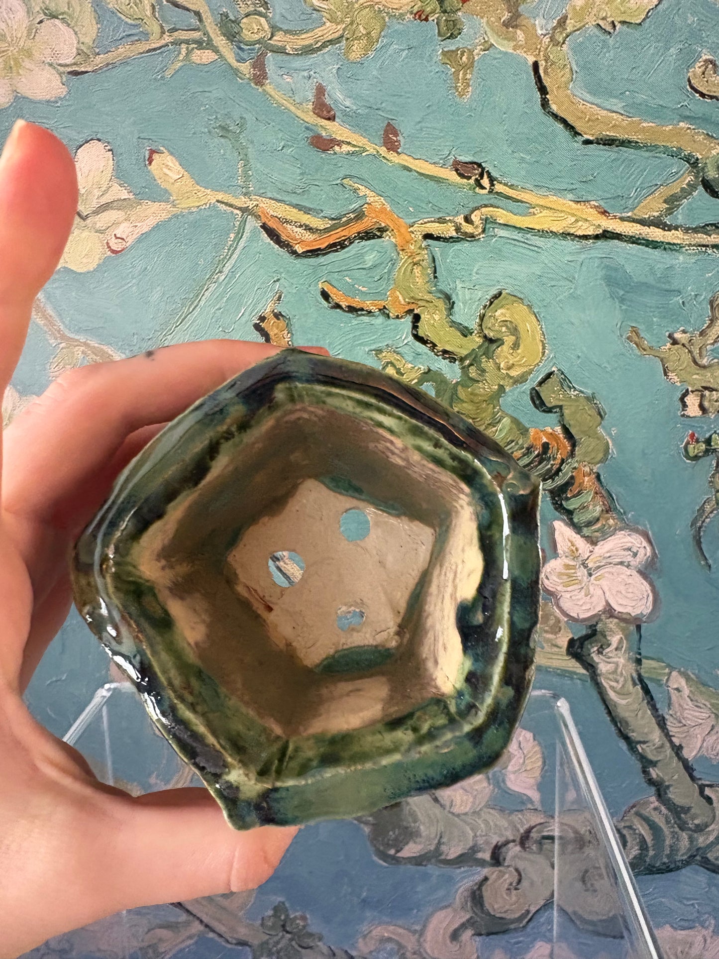 Dragon feet pot