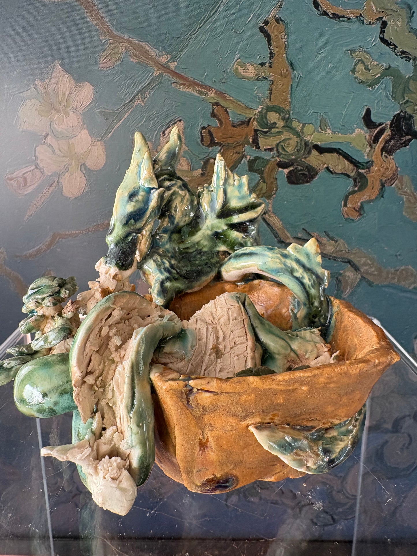 Dragon pot decor